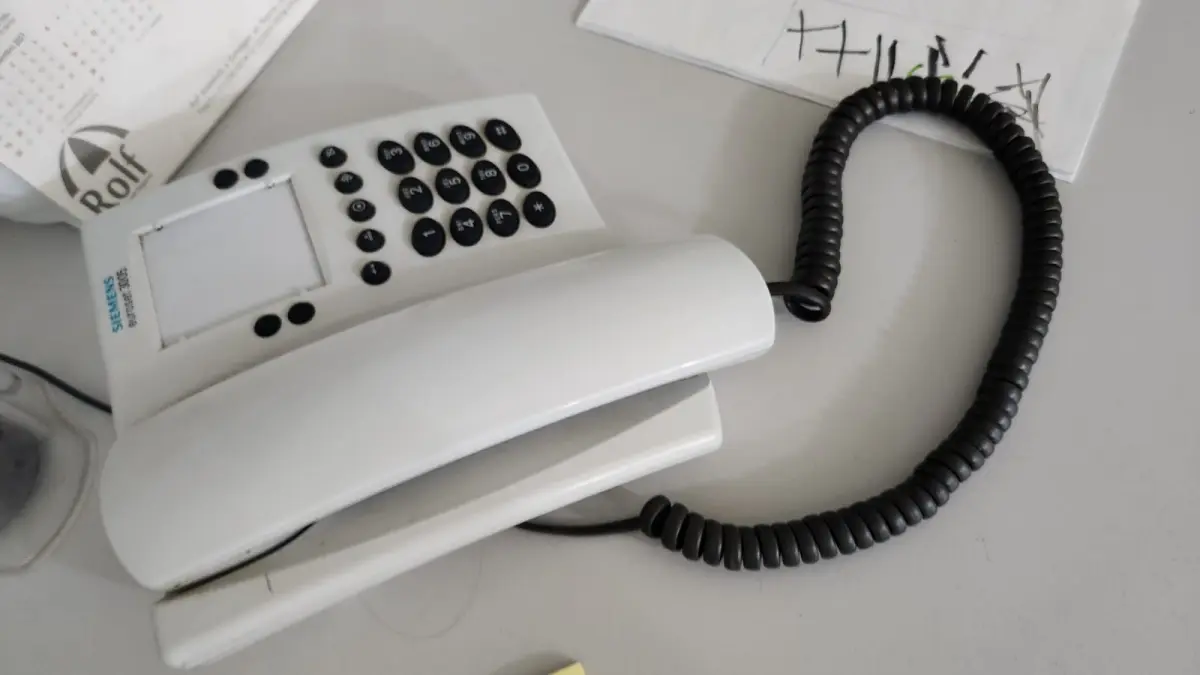 LOTE 108 - LOTE DE TELEFONES: 8 COM FIO E 4 SEM FIO