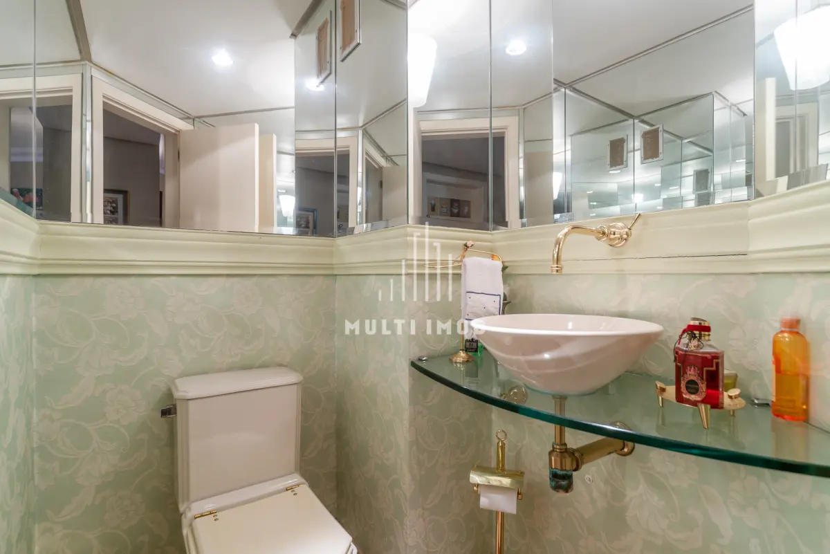 LOTE 000 - O apartamento nº 601 no Ed. Maison Paris, na Rua Pedro Ivo nº 532. O espaço de estacionamento coberto nº 01. O espaço de estacionamento coberto nº 02