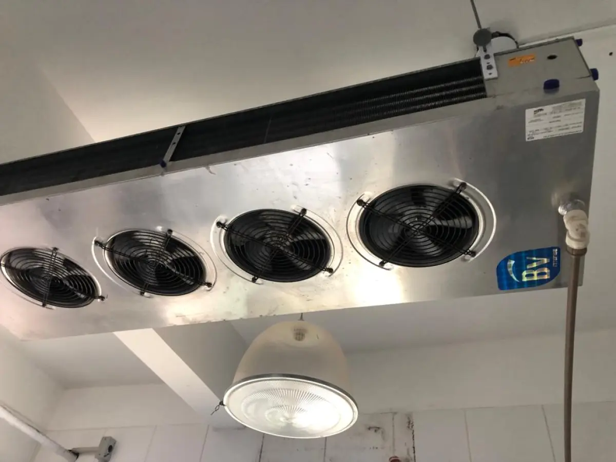 LOTE 235 - CONJUNTO SISTEMA DE CLIMATIZAÇÃO COM EVAPORADOR MIPAL BV DUPLA SAÍDA RU INTENSE