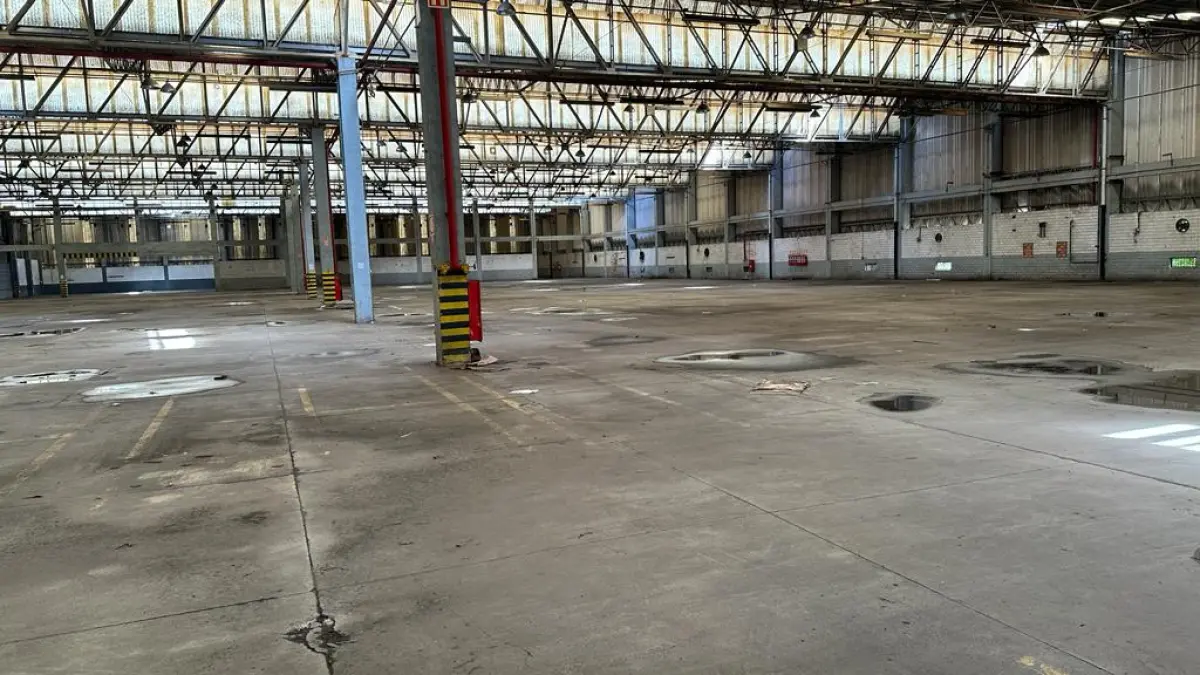 LOTE 000 - imóvel localizado na Av. Antônio Frederico Ozanan nº 1060, B. Brigadeira, em Canoas, c/área do terreno de 30.015,00 m² e áreas construídas de aprox. 11.610,00m²