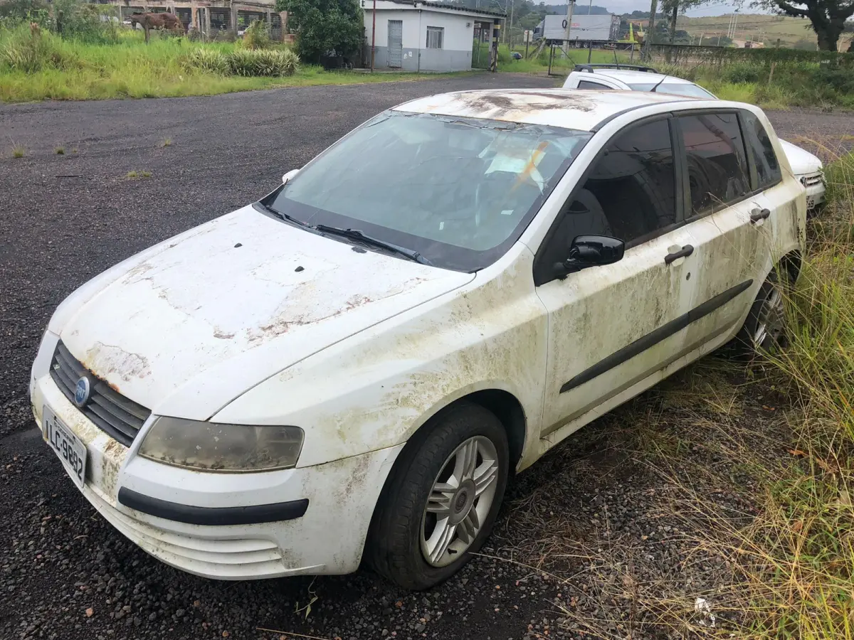 LOTE 002 - Fiat/Stilo, cor branca, fabricação/modelo 2003/2003