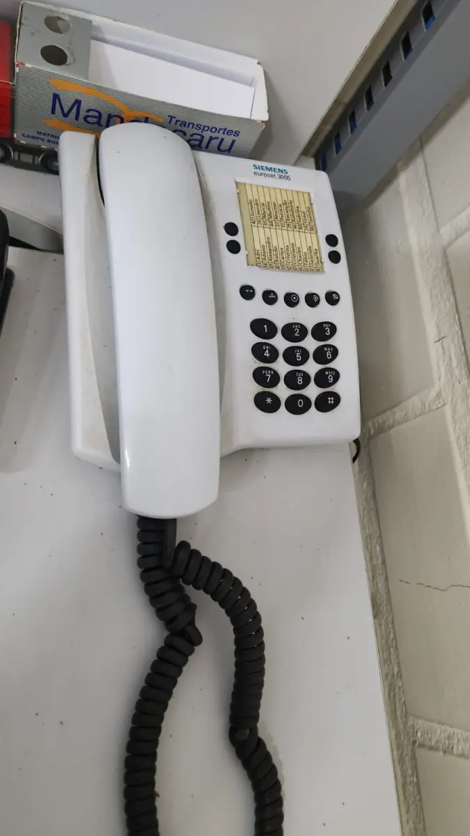 LOTE 108 - LOTE DE TELEFONES: 8 COM FIO E 4 SEM FIO