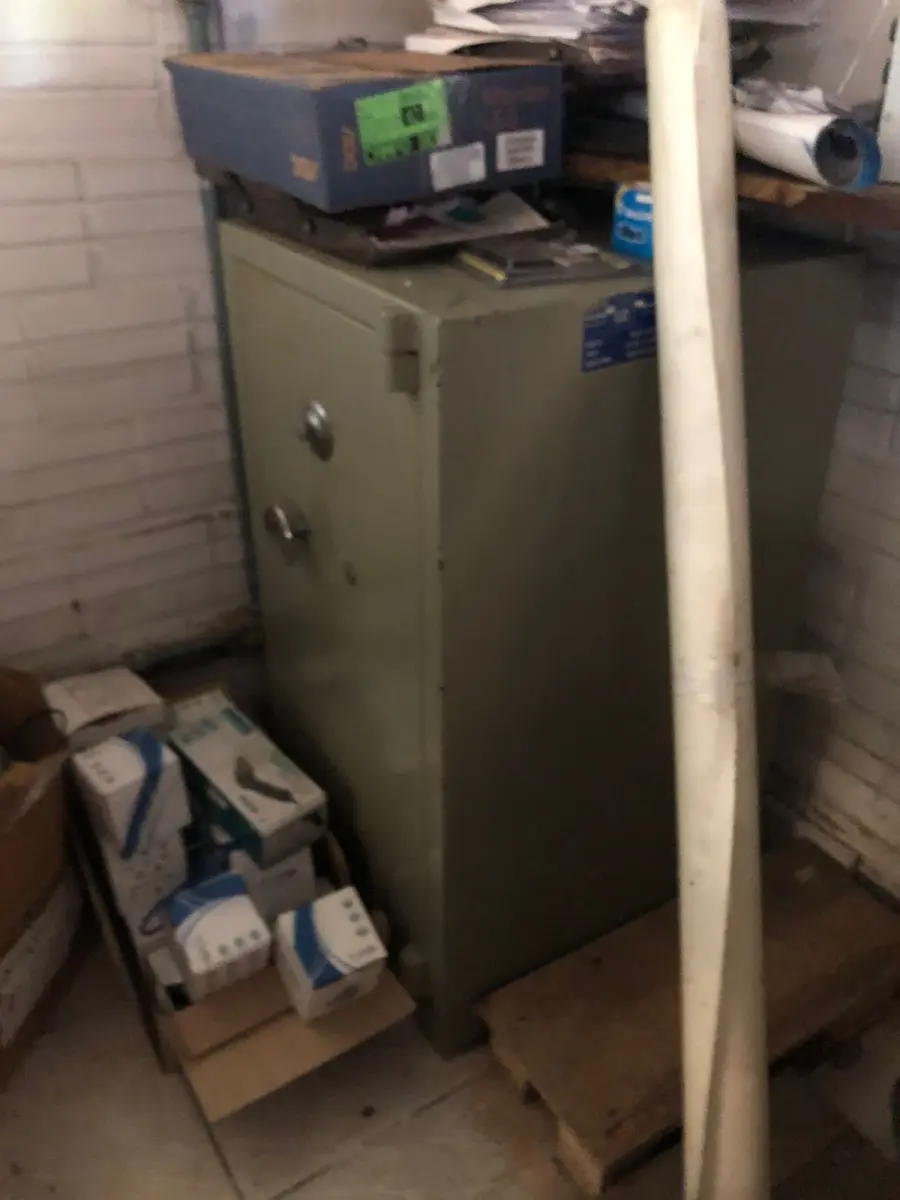 LOTE 030 - COFRE DE AÇO