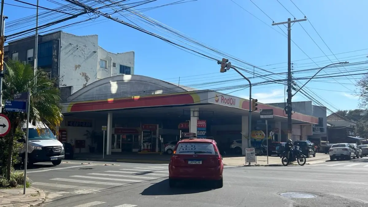 LOTE 002 - O imóvel, com área de 1.281,01m2, na Av. São Pedro nº 1000, de esquina com a Av. Pará Juntamente com o imóvel estará o Fundo de Comércio