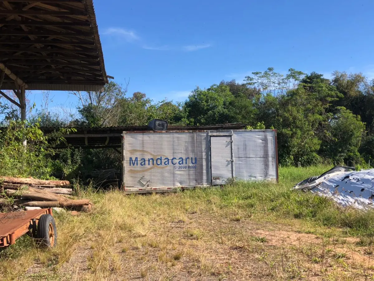 LOTE 066 - BAÚ P/ CAMINHÃO EM MAU ESTADO