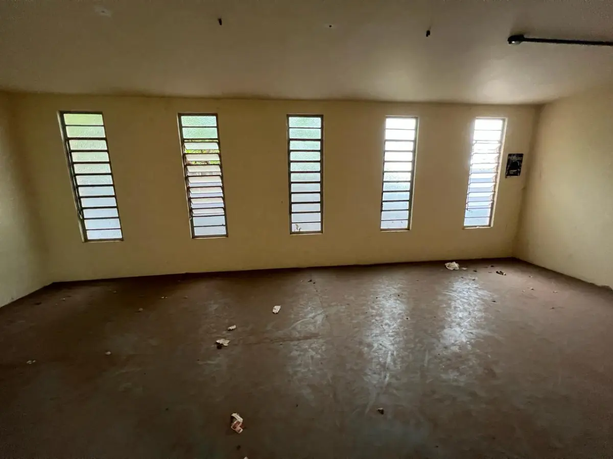 LOTE 001 - GRANDE IMÓVEL CENTRO DE LINS COM 2 ESQUINAS - EM AVENIDA - COM GINASIO COBERTO - SALAS - ESCOLA