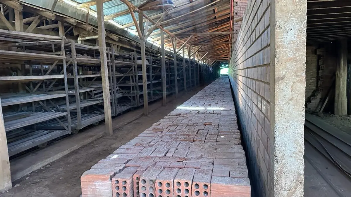 LOTE 001 - UPI DE FABRICA DE TIJOLOS - CERAMICA COMPLETA - CAMINHOES - EMPILHADEIRA -ESCAVADEIRA - SEDE COMPLETA PRODUZINDO - 2 JAZIDAS ATIVAS E COM LICENÇAS - MAIS UM OUTRO IMÓVEL PARA SEDE FUTURA