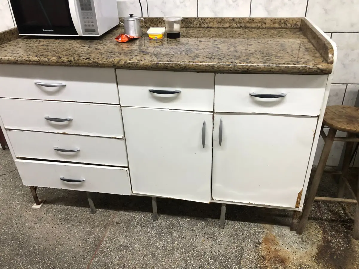 LOTE 002 - Lote com equipamentos, prateleiras e etc