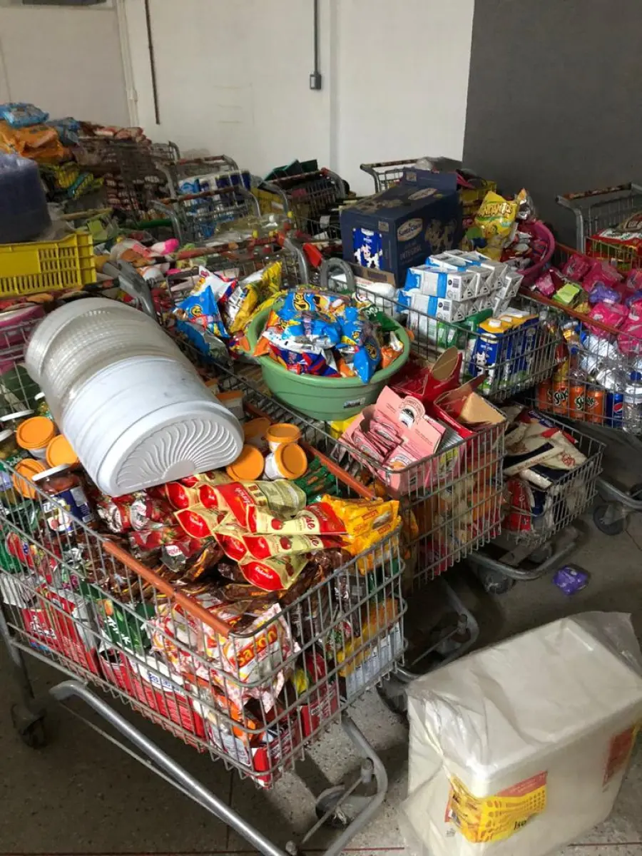 LOTE 001 - Lote com alimentos, bebidas e etc