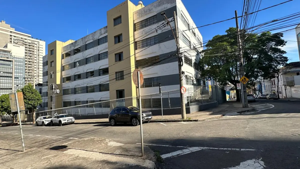 LOTE 001 - GRANDE IMÓVEL COM PRÉDIOS ESCOLA EM BAIRRO NOBRE EM JUIZ DE FORA / MG