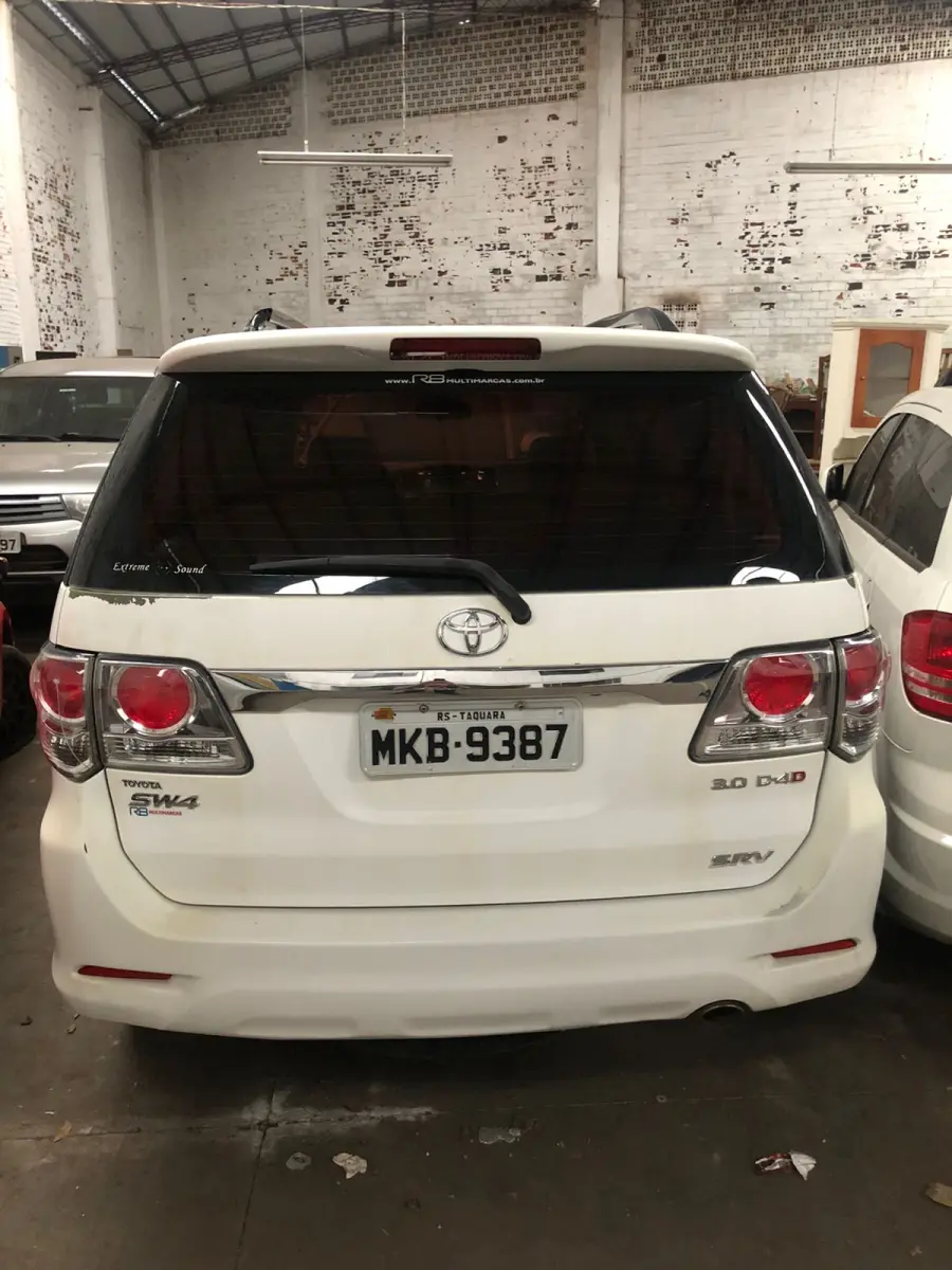 LOTE 000 - Toyota/Hilux SW4 SRV D4-D 4x4 3.0 TDI, diesel, automático, fabricação/modelo 2012/2013