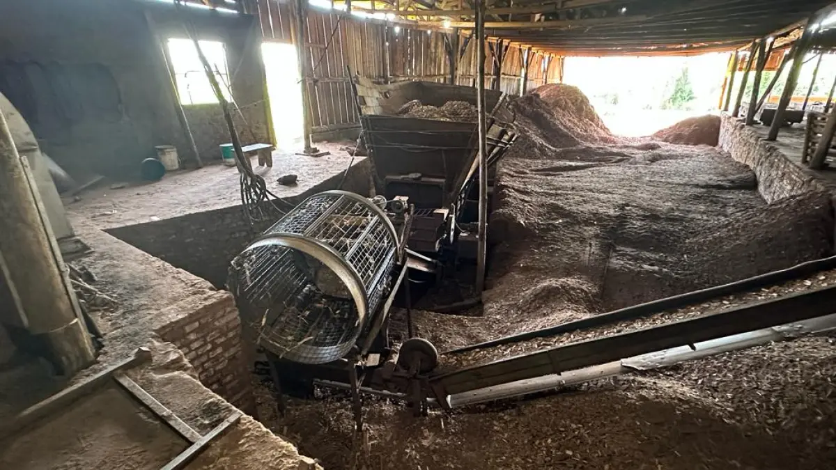 LOTE 001 - UPI DE FABRICA DE TIJOLOS - CERAMICA COMPLETA - CAMINHOES - EMPILHADEIRA -ESCAVADEIRA - SEDE COMPLETA PRODUZINDO - 2 JAZIDAS ATIVAS E COM LICENÇAS - MAIS UM OUTRO IMÓVEL PARA SEDE FUTURA