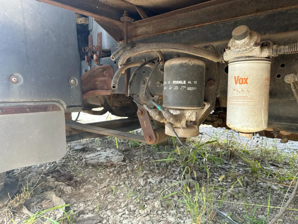 LOTE 000 - FORD CARGO 815 E ANO 2011