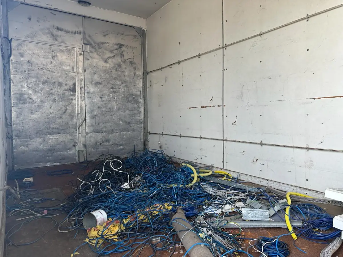 LOTE 000 - FORD CARGO 815 E ANO 2011