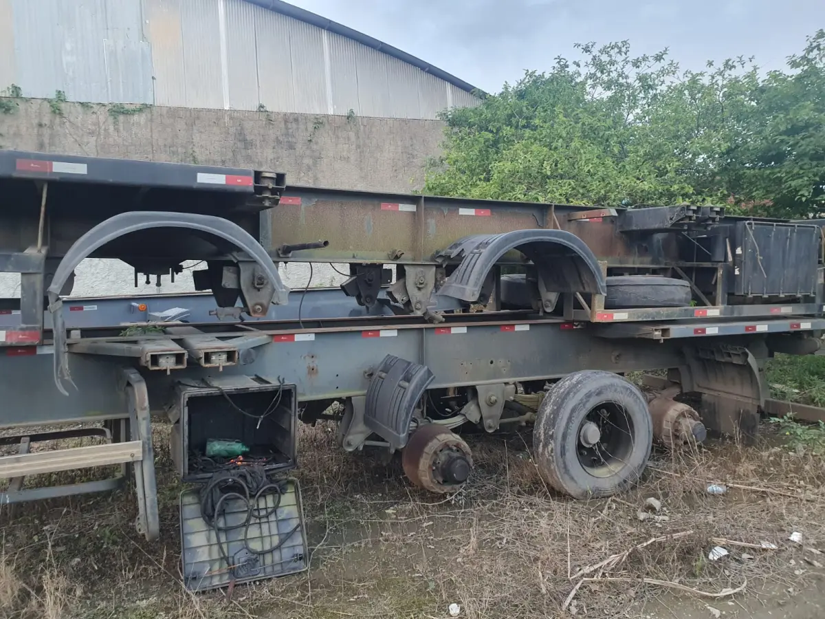 LOTE 010 - Semi reboque placa IUQ4837, fab/mod 2013/2013