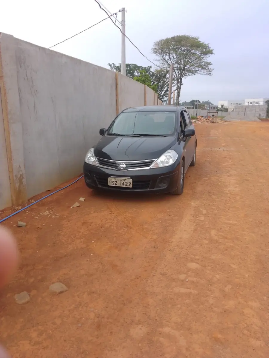 LOTE 002 - I/Nissan Tiida 18S 2012/2013