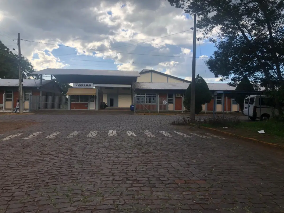 LOTE 001 - >>>   73% DE DESCONTO  de início <<<  Lote dos dois terrenos: Imóvel 1 - Pavilhão Industrial com área construída de 4.052,47 m2, já averbada, e mais 1.628m2 aprox., não averbados, c/pavilhões, depósitos, escritórios dentro de imóvel c/área de 25.798,02m2 E  Imóvel 2 – Pavilhão Industrial de esquina c/área construída de 2.543,52 dentro do imóvel c/área de 6.245,50m2