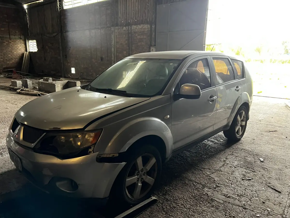 LOTE 001 - I/MMC OUTLANDR 3.0 V6