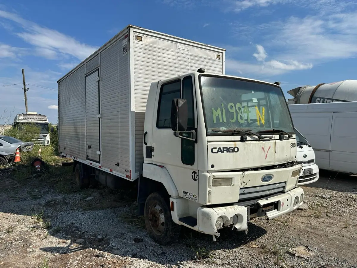 LOTE 000 - FORD CARGO 815 E ANO 2011