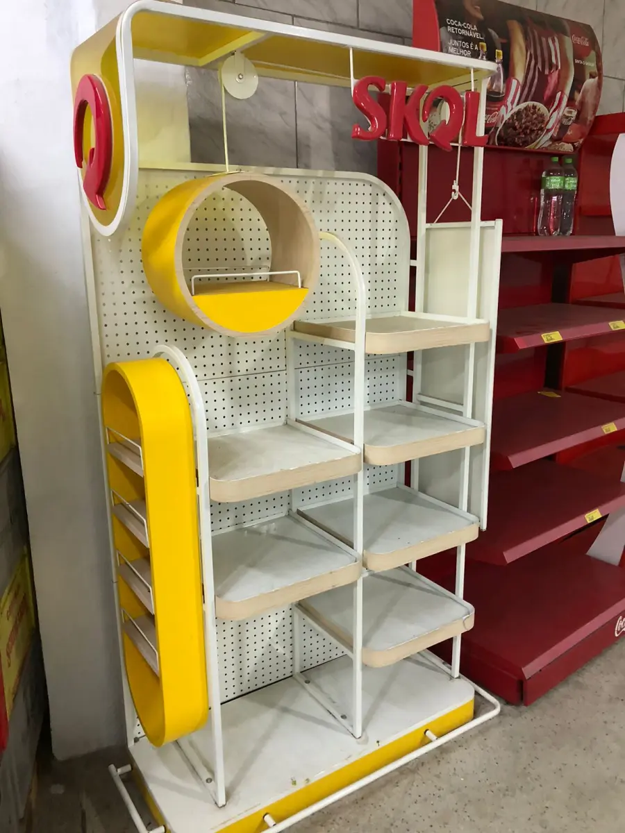 LOTE 002 - Lote com equipamentos, prateleiras e etc