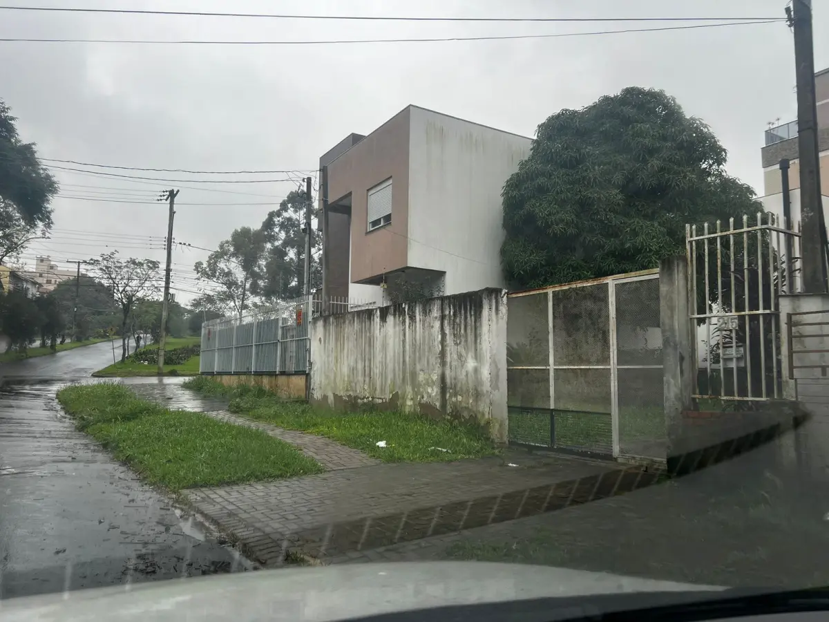 LOTE 000 - O imóvel na Rua Walter Kauffmann nº 215, Bairro Jardim Itu medindo 10m de frente