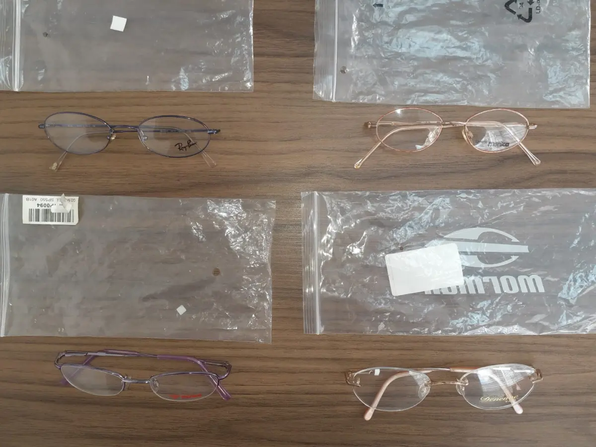 LOTE 000 - 15 armações de óculos infantis de marcas variadas e 21 óculos de sol