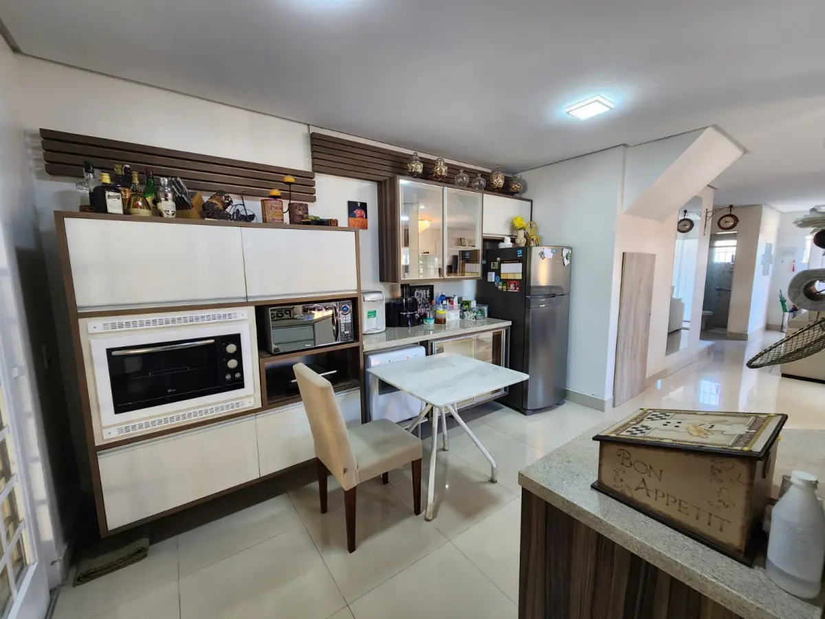 LOTE 001 - GRANDE CASA COM PISCINA NA ILHA DA PINTADA COM MAIS 4 APTS EM OBRA NO IMOVEL