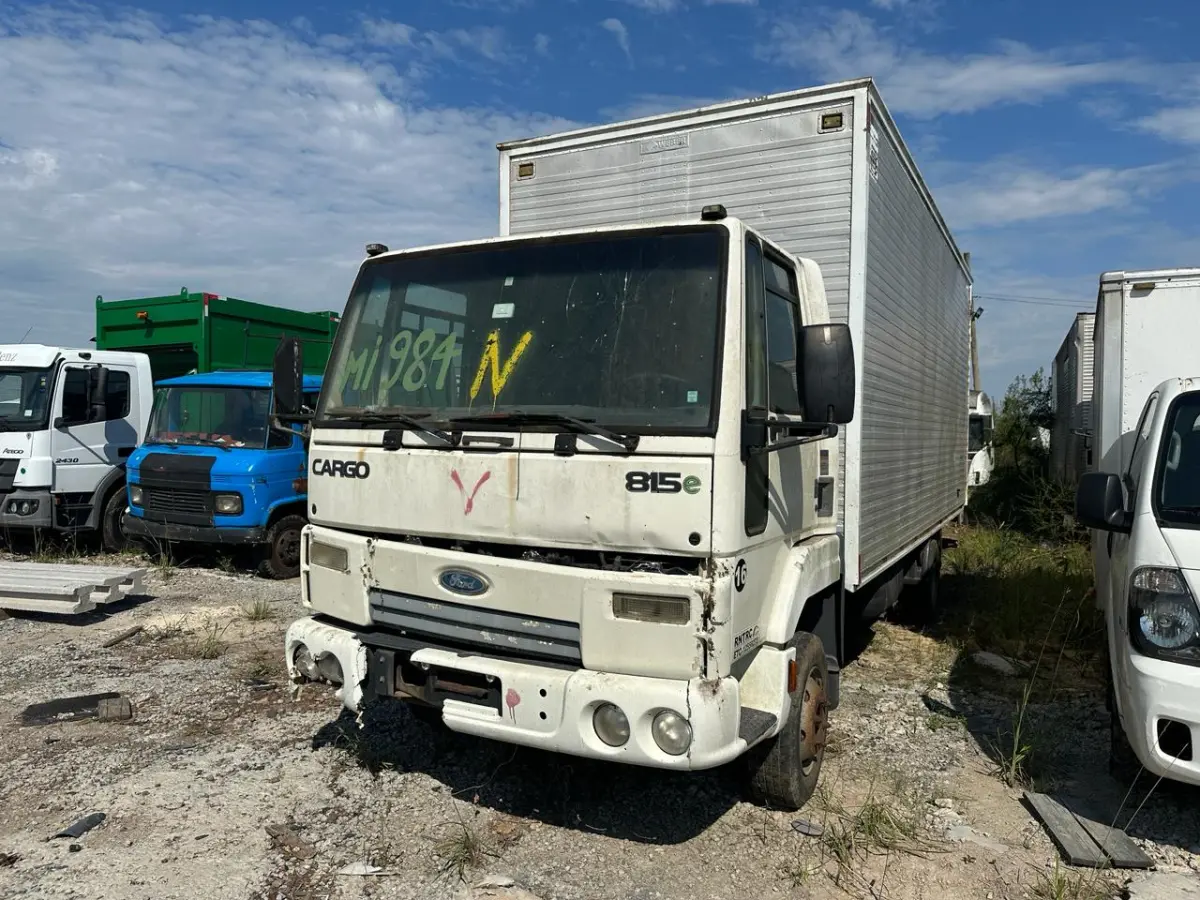 LOTE 000 - FORD CARGO 815 E ANO 2011
