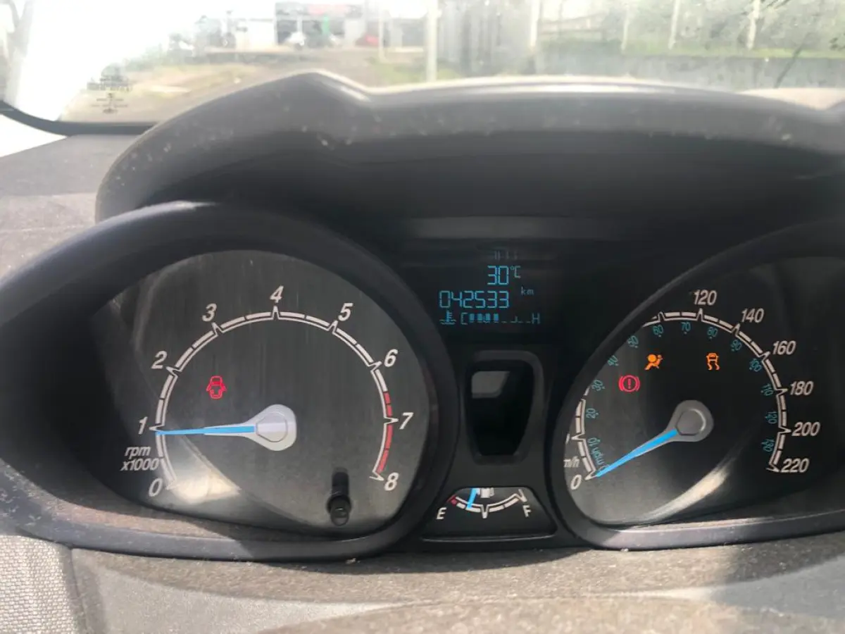 LOTE 013 - Ford Fiesta 1.6 16v Flex Mec 5p, fab/mod 2014/2015