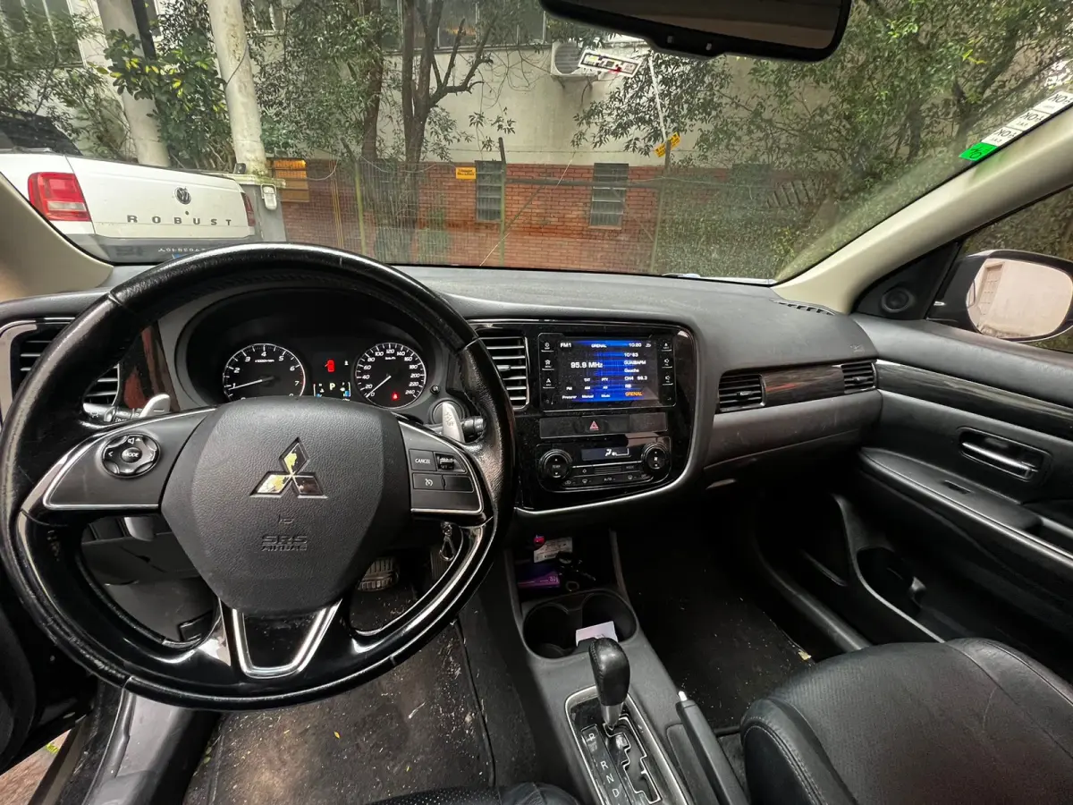 LOTE 001 - I/MMC OUTLANDER 2.0, fabricação/modelo:2015/2016, cor preta