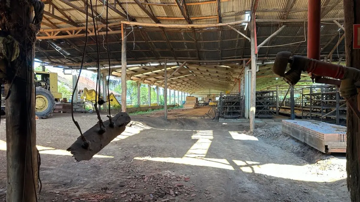 LOTE 001 - UPI DE FABRICA DE TIJOLOS - CERAMICA COMPLETA - CAMINHOES - EMPILHADEIRA -ESCAVADEIRA - SEDE COMPLETA PRODUZINDO - 2 JAZIDAS ATIVAS E COM LICENÇAS - MAIS UM OUTRO IMÓVEL PARA SEDE FUTURA