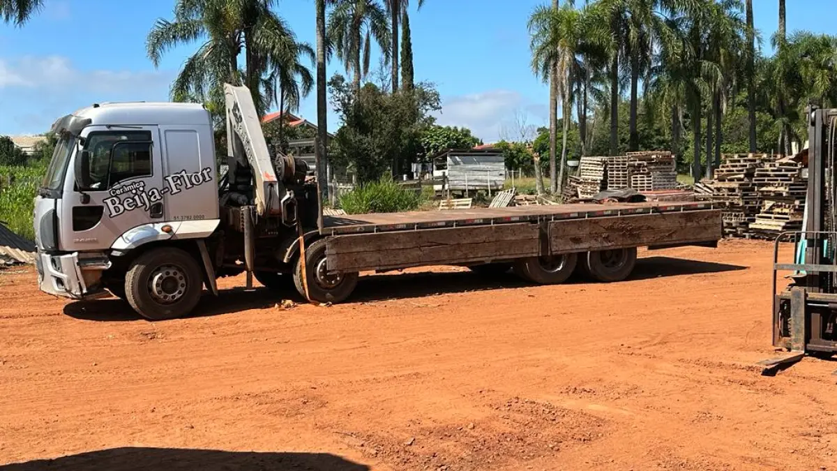LOTE 001 - UPI DE FABRICA DE TIJOLOS - CERAMICA COMPLETA - CAMINHOES - EMPILHADEIRA -ESCAVADEIRA - SEDE COMPLETA PRODUZINDO - 2 JAZIDAS ATIVAS E COM LICENÇAS - MAIS UM OUTRO IMÓVEL PARA SEDE FUTURA
