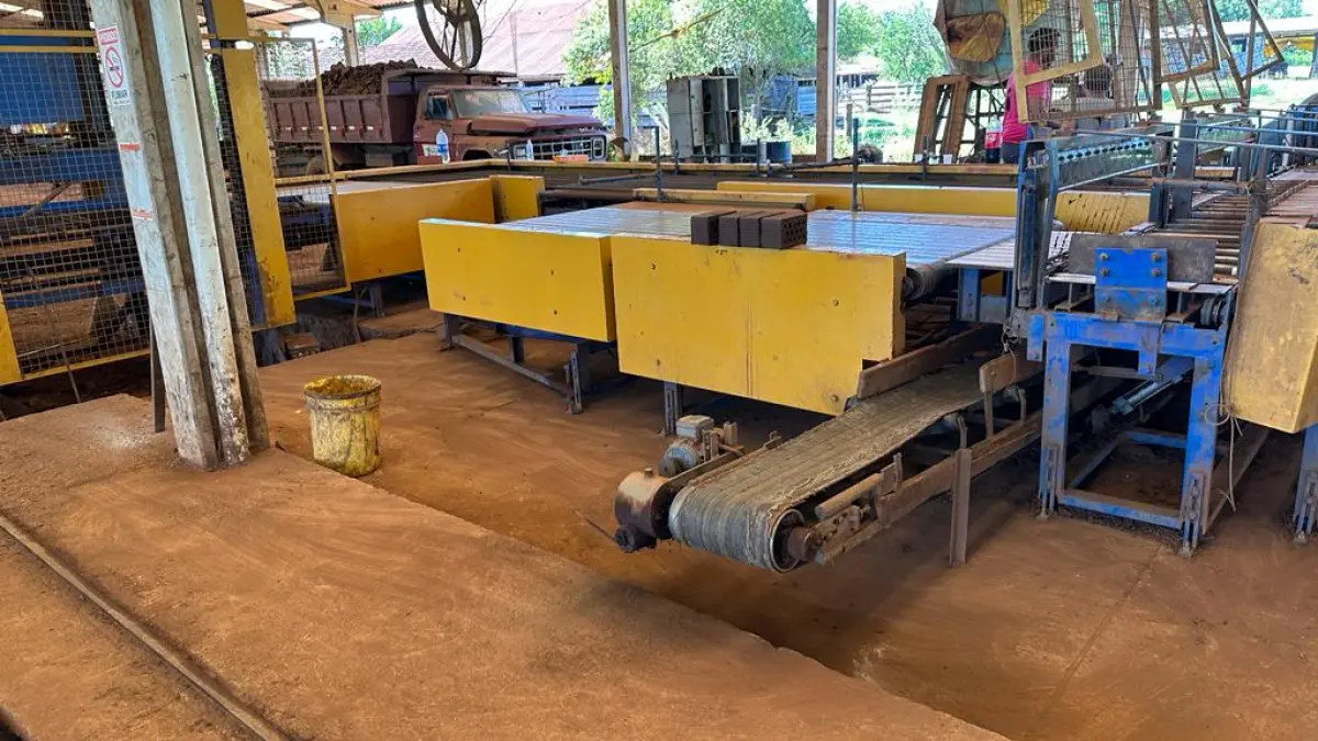 LOTE 001 - UPI DE FABRICA DE TIJOLOS - CERAMICA COMPLETA - CAMINHOES - EMPILHADEIRA -ESCAVADEIRA - SEDE COMPLETA PRODUZINDO - 2 JAZIDAS ATIVAS E COM LICENÇAS - MAIS UM OUTRO IMÓVEL PARA SEDE FUTURA