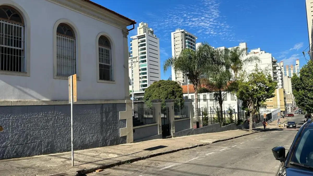 LOTE 001 - GRANDE IMÓVEL DE 13.044,60M2 COM PREDIO PISCINAS ETC EM JUIZ DE FORA MG