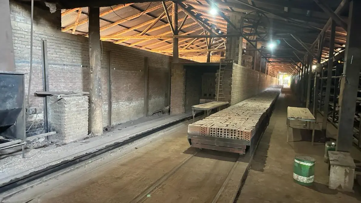 LOTE 001 - UPI DE FABRICA DE TIJOLOS - CERAMICA COMPLETA - CAMINHOES - EMPILHADEIRA -ESCAVADEIRA - SEDE COMPLETA PRODUZINDO - 2 JAZIDAS ATIVAS E COM LICENÇAS - MAIS UM OUTRO IMÓVEL PARA SEDE FUTURA