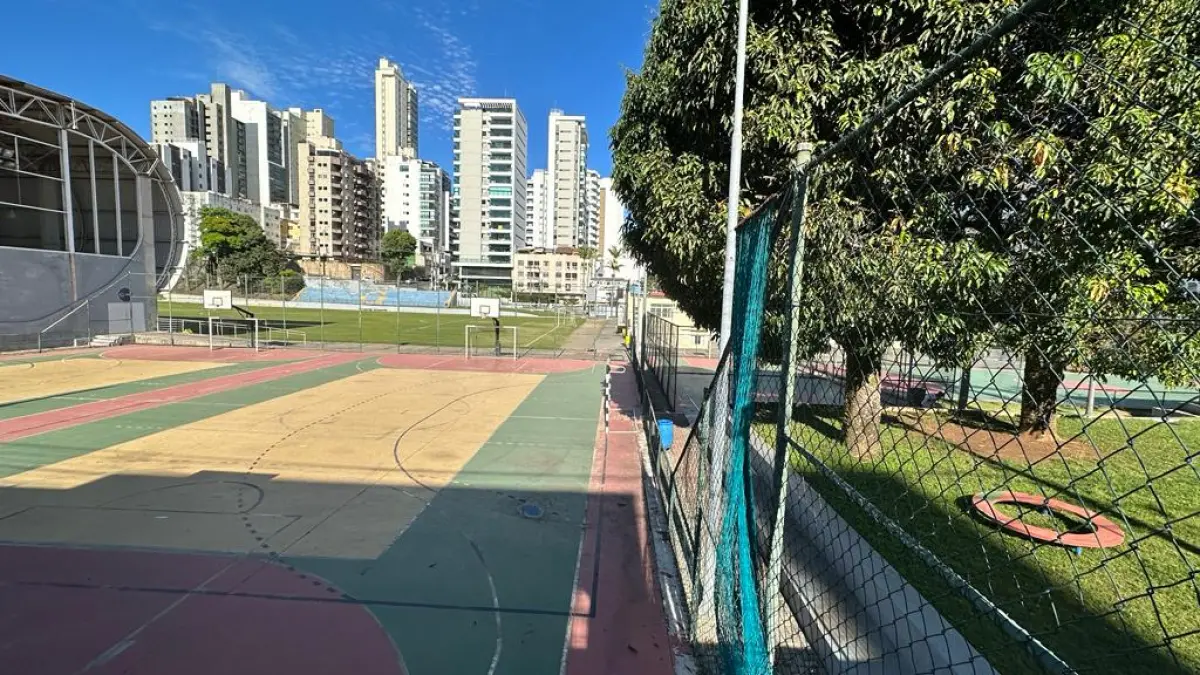 LOTE 001 - GRANDE IMÓVEL DE 13.044,60M2 COM PREDIO PISCINAS ETC EM JUIZ DE FORA MG