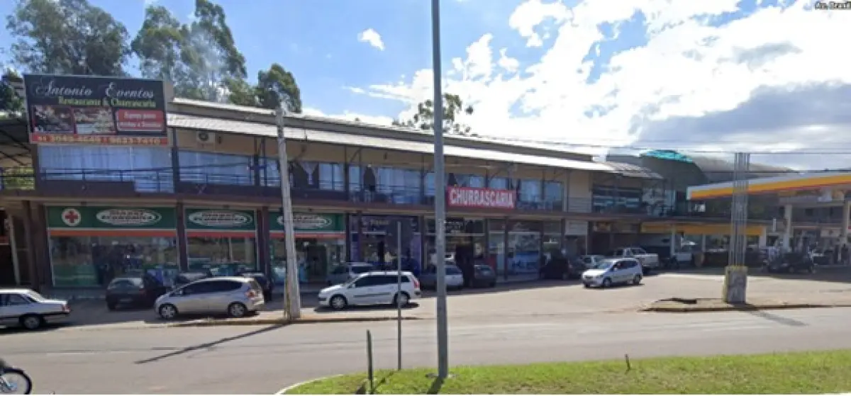 LOTE 002 - Prédio Comercial em alvenaria - shopping de lojas e posto combustivel