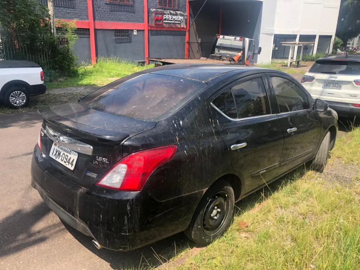 LOTE 012 - Nissan Versa Unique 1.6 16v FlexStart 4p Aut, fab/mod 2016/2017