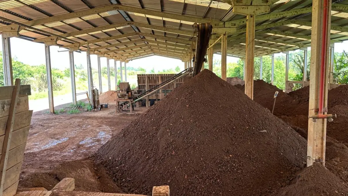 LOTE 001 - UPI DE FABRICA DE TIJOLOS - CERAMICA COMPLETA - CAMINHOES - EMPILHADEIRA -ESCAVADEIRA - SEDE COMPLETA PRODUZINDO - 2 JAZIDAS ATIVAS E COM LICENÇAS - MAIS UM OUTRO IMÓVEL PARA SEDE FUTURA