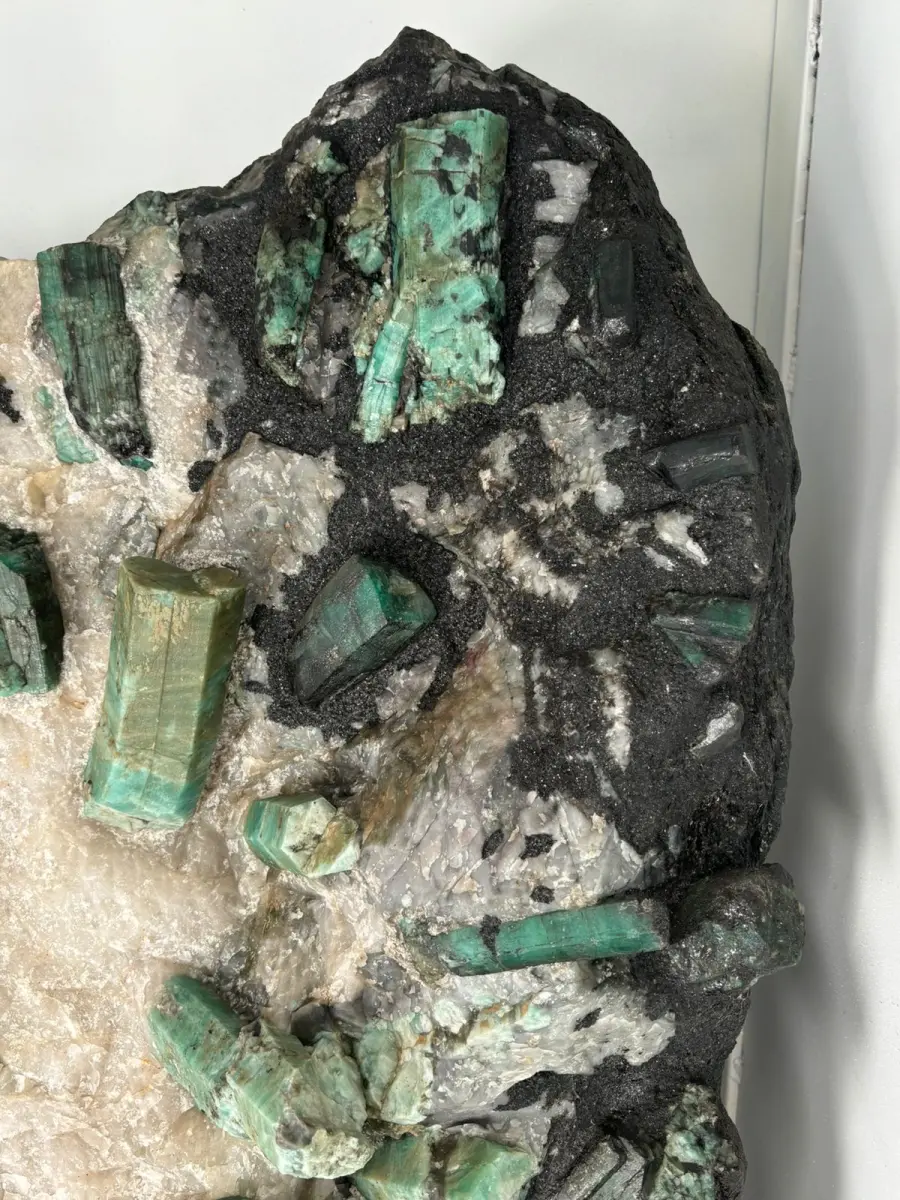 LOTE 001 - CANGA DE ESMERALDA COM 225 KG "CORAÇÃO DA BAHIA" COM LAUDO E DOCUMENTOS