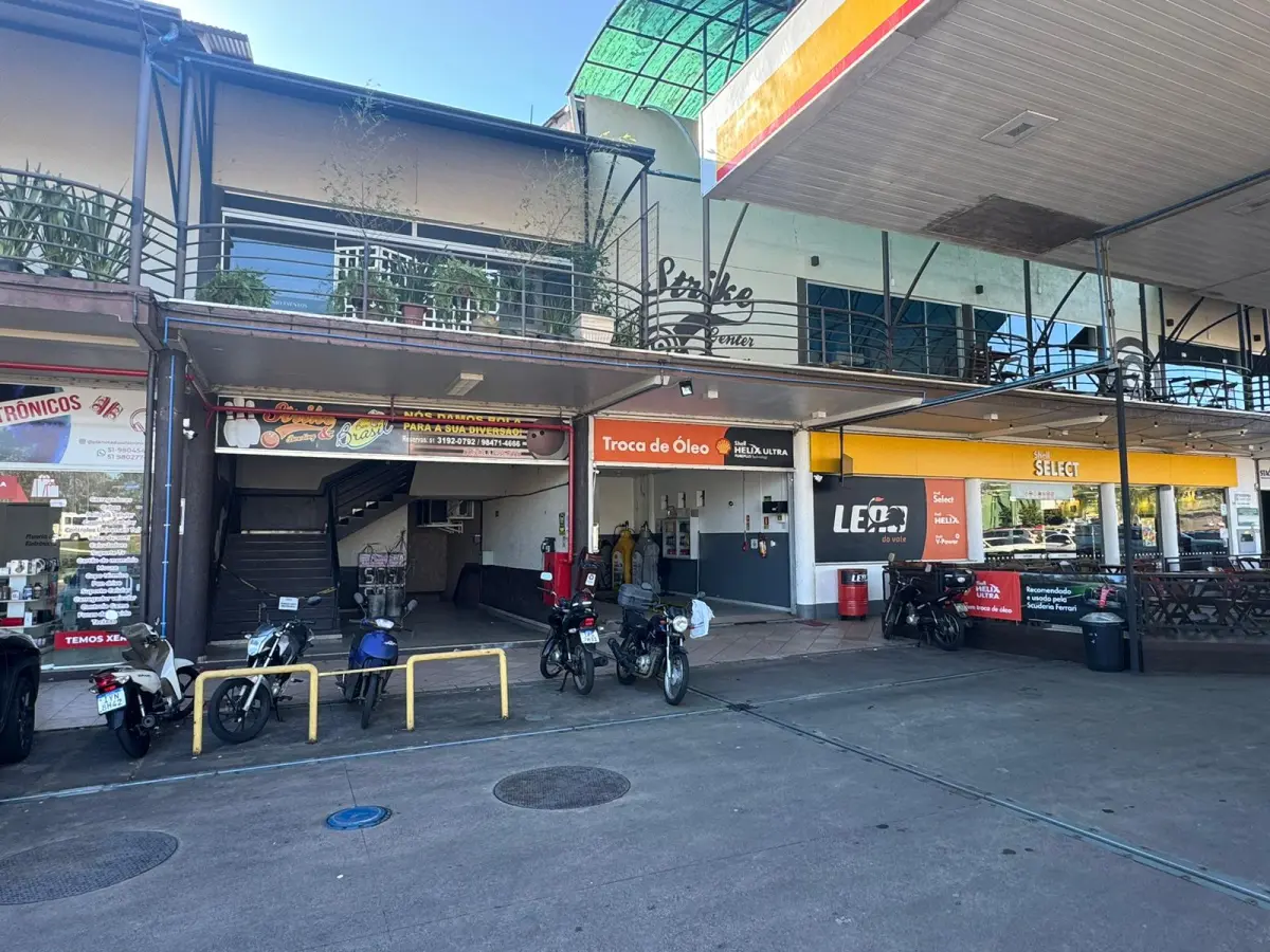 LOTE 002 - Prédio Comercial em alvenaria - shopping de lojas e posto combustivel