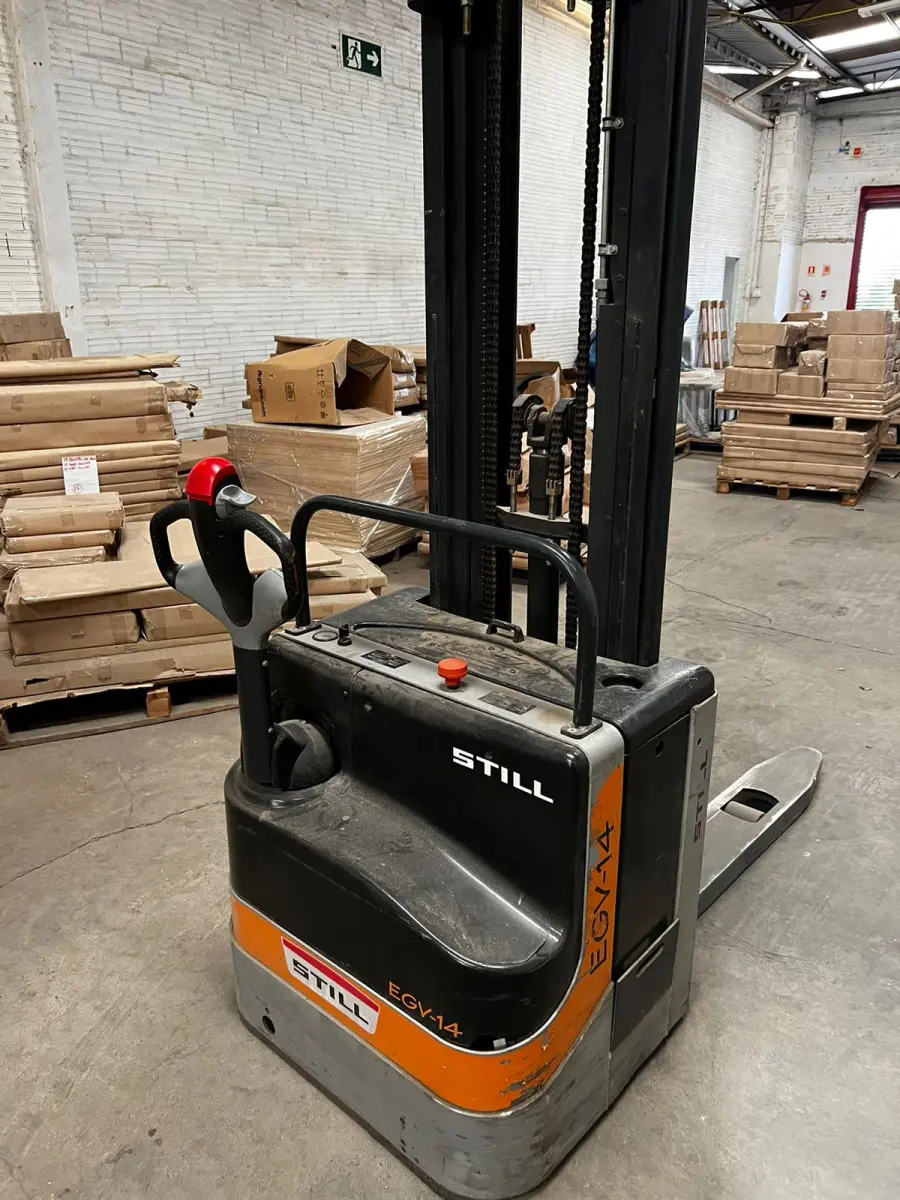 LOTE 075 - Empilhadeira elétrica Sthill 