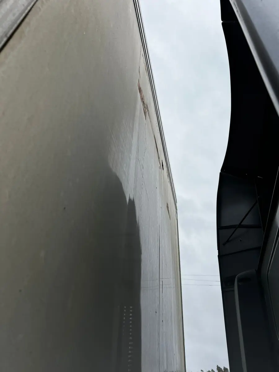 LOTE 001 - VolksWagen 17-250 E Consteletion