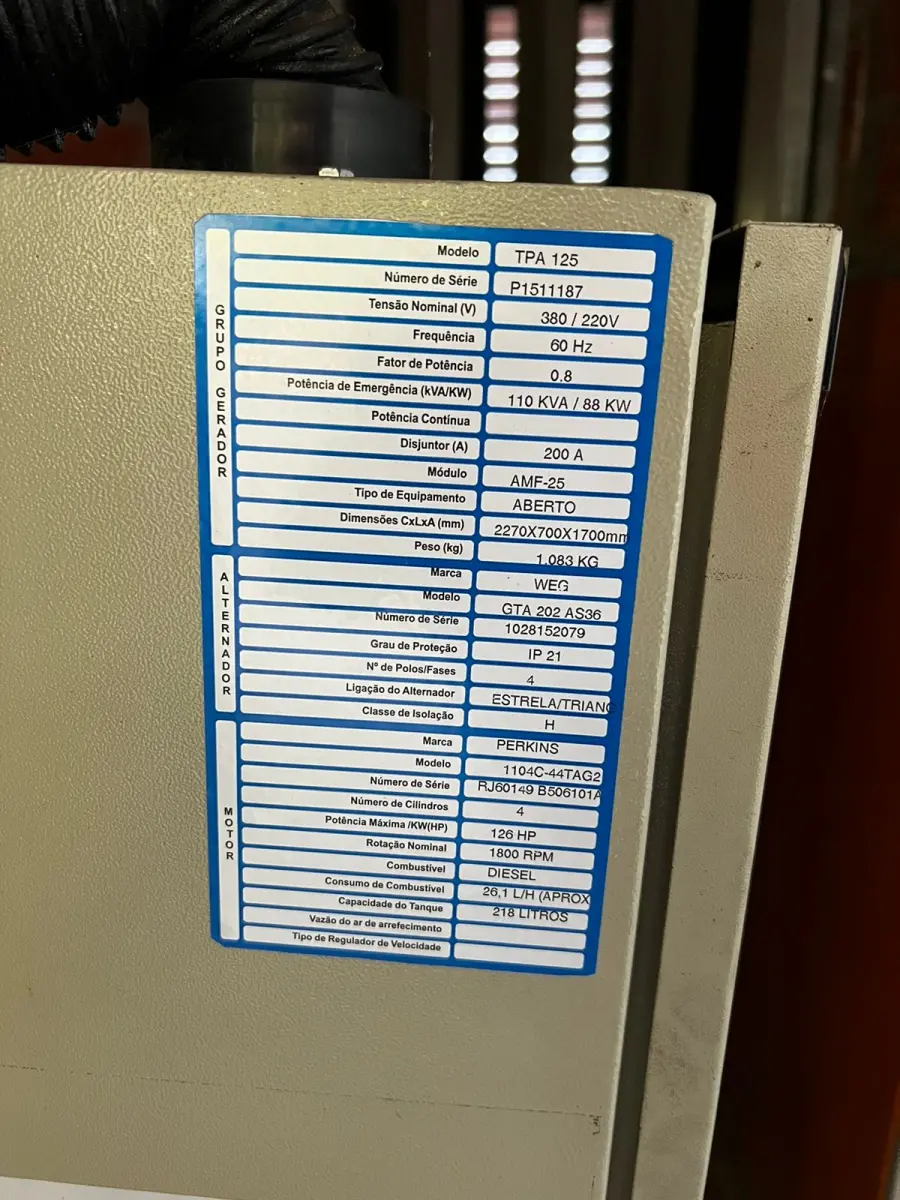 LOTE 121 - Gerador 110KVA motor Perkins 