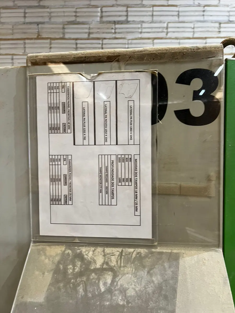 LOTE 050 - Centro de usinagem para madeiras CNC