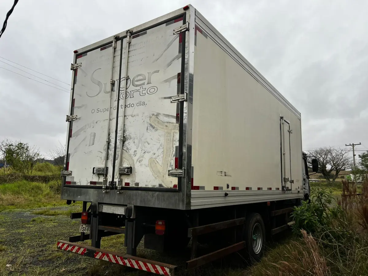 LOTE 001 - VolksWagen 17-250 E Consteletion