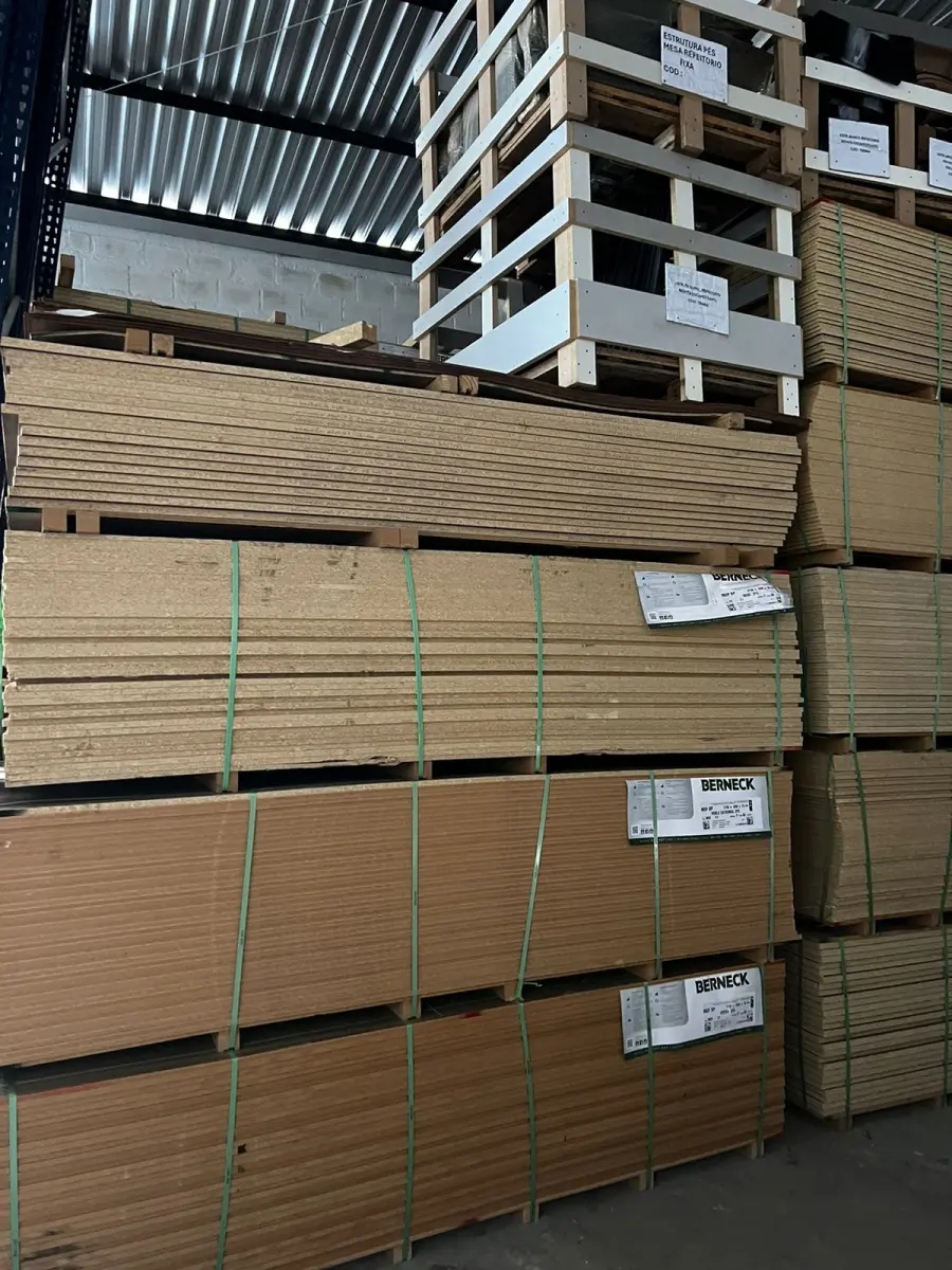 LOTE 132 - Lote de placas em MDF e MDP