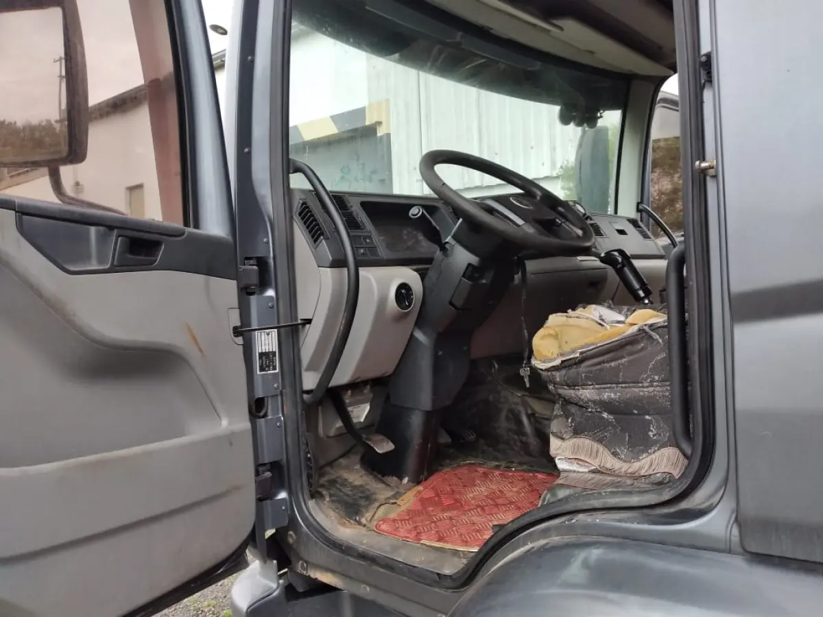 LOTE 001 - VolksWagen 17-250 E Consteletion