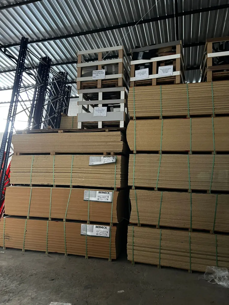 LOTE 132 - Lote de placas em MDF e MDP