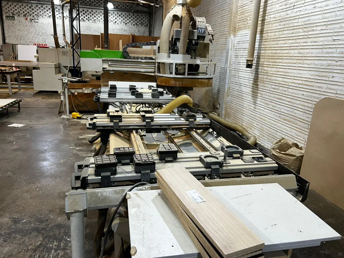 LOTE 050 - Centro de usinagem para madeiras CNC